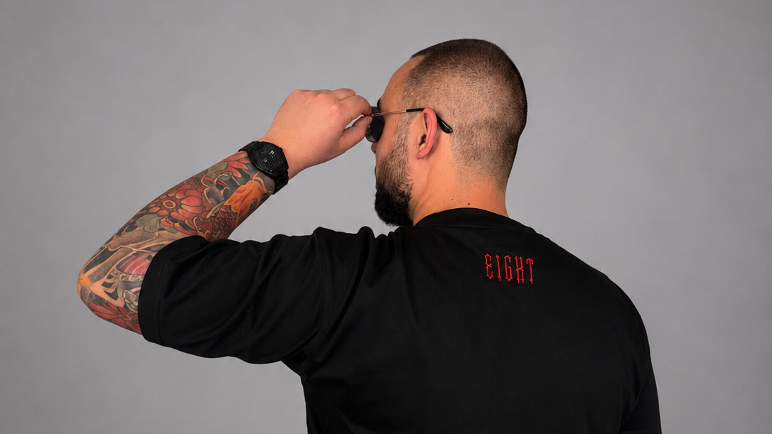 EIGHT Essential Black