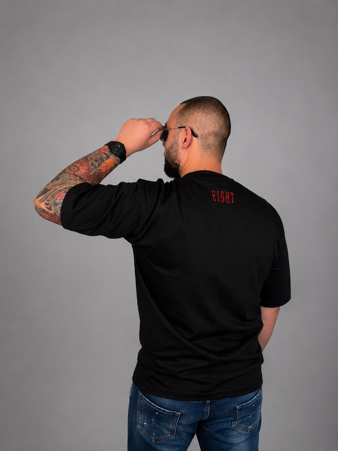 EIGHT Essential Black